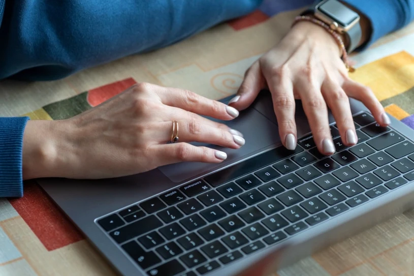 Praca zdalna pod kontrolą. W USA pytają choćby o wyjścia do toalety