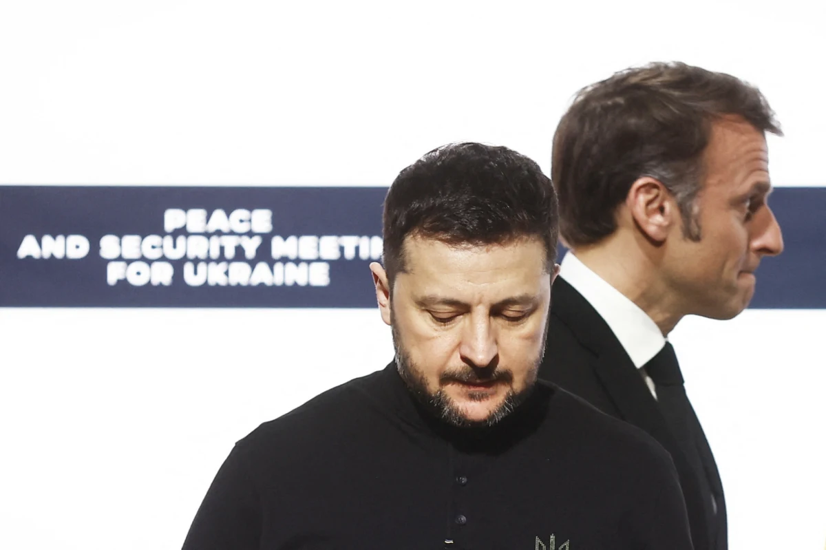 Prezydent Francji nie ma wątpliwości co do rzeczywistych intencji Władimira Putina. Rosja pokazuje, że "chce kontynuować wojnę" - przekazał Emmanuel Macron na wspólnej konferencji z Wołodymyrem Zełenskim w Paryżu. Francuski przywódca stawia sprawę jasno: Moskwa musi zaakceptować 30-dniowy rozejm bez żadnych warunków wstępnych.