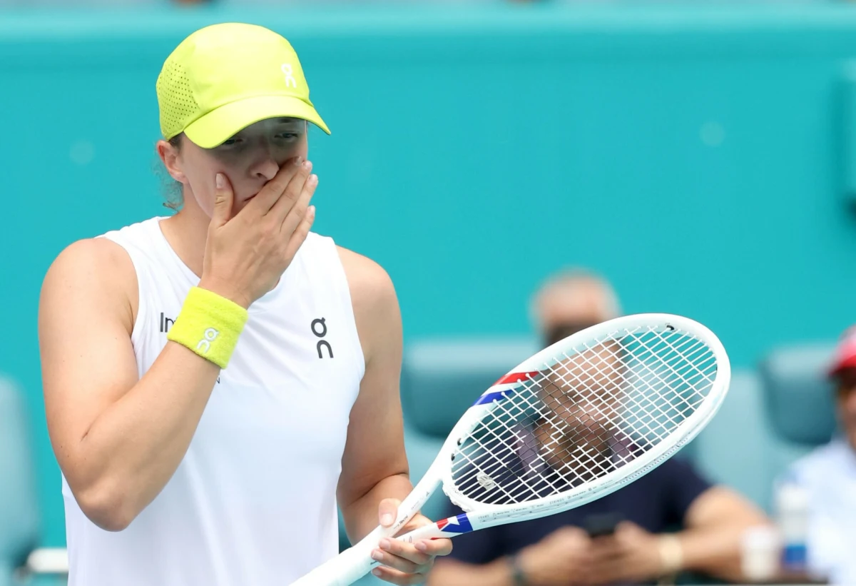 Iga Świątek przegrała z Filipinką Alexandrą Ealą 2:6, 5:7 i odpadła z tenisowego turnieju WTA 1000 na kortach twardych w Miami. Mecz trwał godzinę i 41 minut.