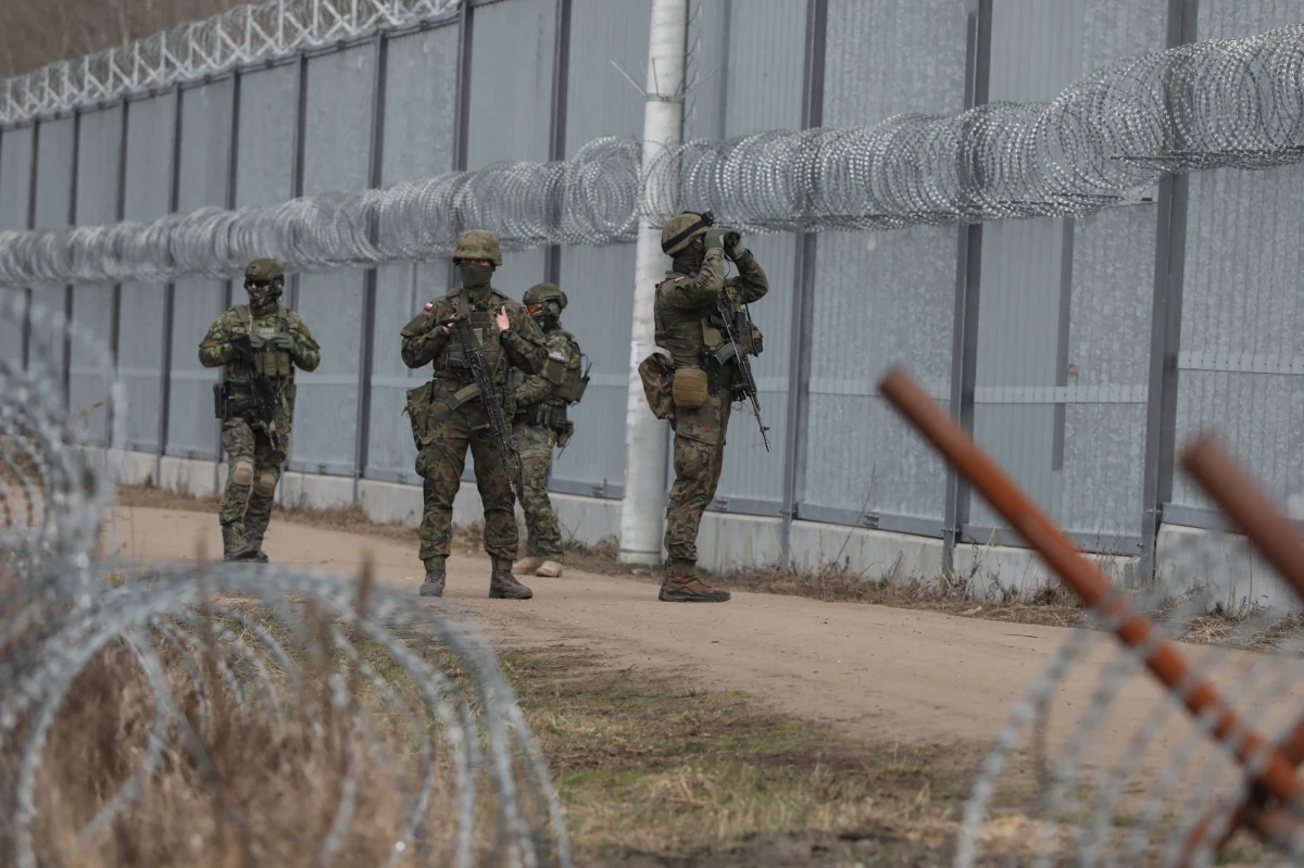 Rząd przyjął rozporządzenie w sprawie czasowego ograniczenia prawa do składania wniosków o udzielenie ochrony międzynarodowej. Rozporządzenie ukazało się w Dzienniku Ustaw w czwartek i obowiązuje od dnia ogłoszenia.