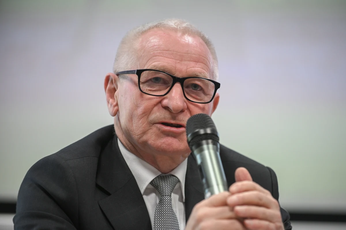 Leszek Świętochowski został powołany na stanowisko pełniącego obowiązki prezesa Krajowej Grupy Spożywczej, zastępując dotychczasowego szefa spółki, Marka Zagórskiego - poinformowała spółka w komunikacie prasowym. Świętochowski będzie sprawował funkcję do czasu wyboru nowego prezesa w ramach postępowania kwalifikacyjnego.