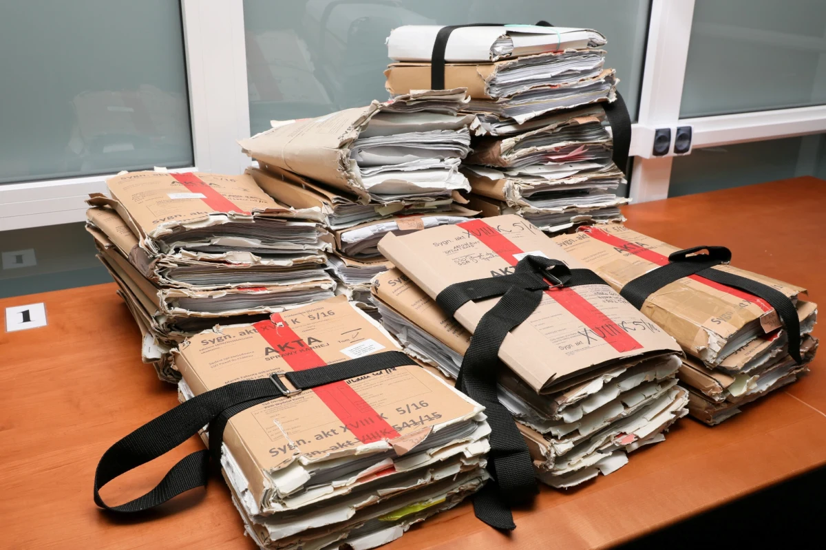 Afera podsłuchowa powraca. Przed Sądem Okręgowym w Warszawie rozpoczął sie proces biznesmena Marka F. Oskarżeni są także: kelner Łukasz N., detektyw Krzysztof F. i pracująca dla niego Katarzyna W.