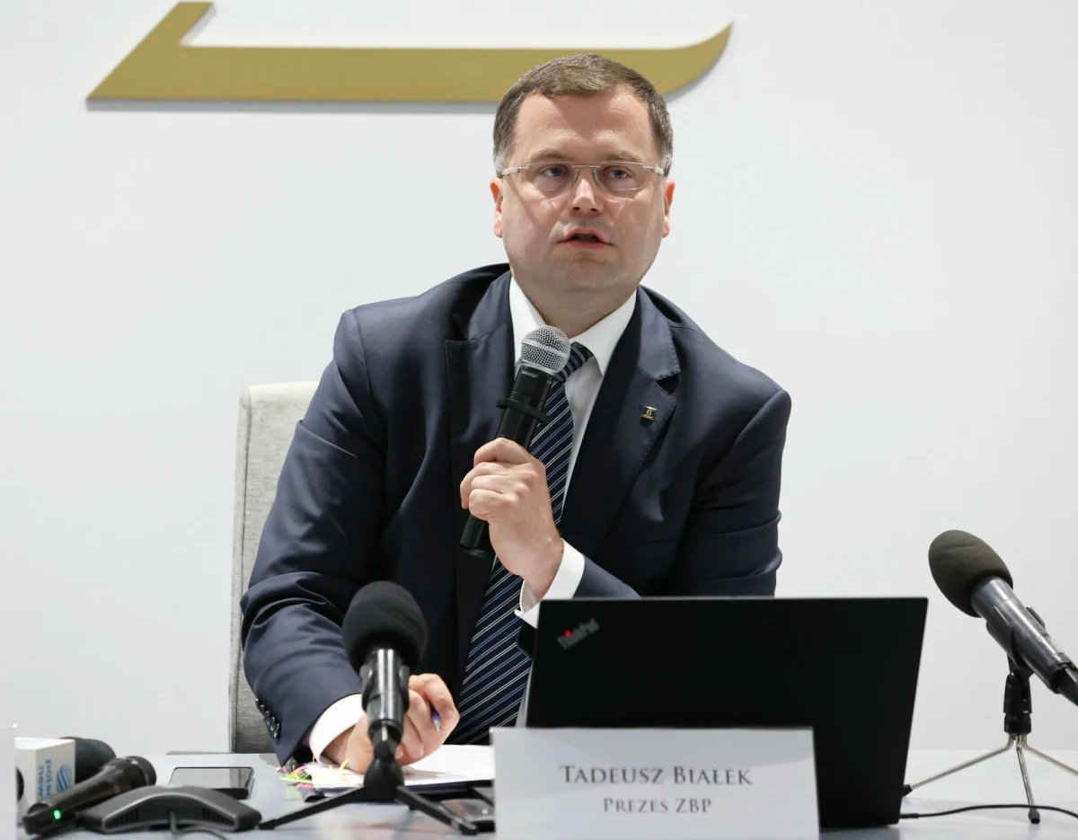 "Niestety w ostatnim czasie inflacja się odbiła, chociaż już była poniżej progu 3 proc. W tej chwili jest ponad 5 proc. (...) Wszyscy analitycy oczekują, że stopy będą spadać. Być może w tym roku będziemy mieli co najmniej dwie obniżki stóp procentowych" - mówił w Rozmowie o 7:00 w Radiu RMF24 prezes Związku Banków Polskich Tadeusz Białek.