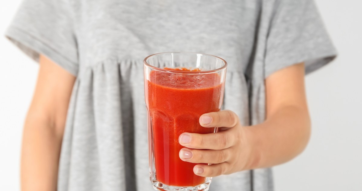 Dwa dodatki czynią go jednym z najzdrowszych soków. Zbija ciśnienie i pomaga schudnąć