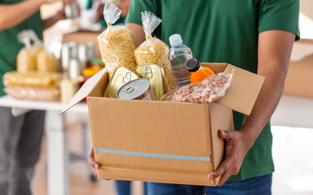 Obywatele Unii Europejskiej powinni zgromadzić podstawowe zapasy żywności, leków i wody, które pozwolą im przetrwać co najmniej 72 godziny w razie sytuacji kryzysowej. Zaprezentowana nowa unijna strategia na rzecz gotowości ma przygotować UE do skuteczniejszej ochrony obywateli i zapewnić dalsze funkcjonowanie Wspólnoty w takich sytuacjach jak pandemie, klęski żywiołowe, cyberataki i wojna.