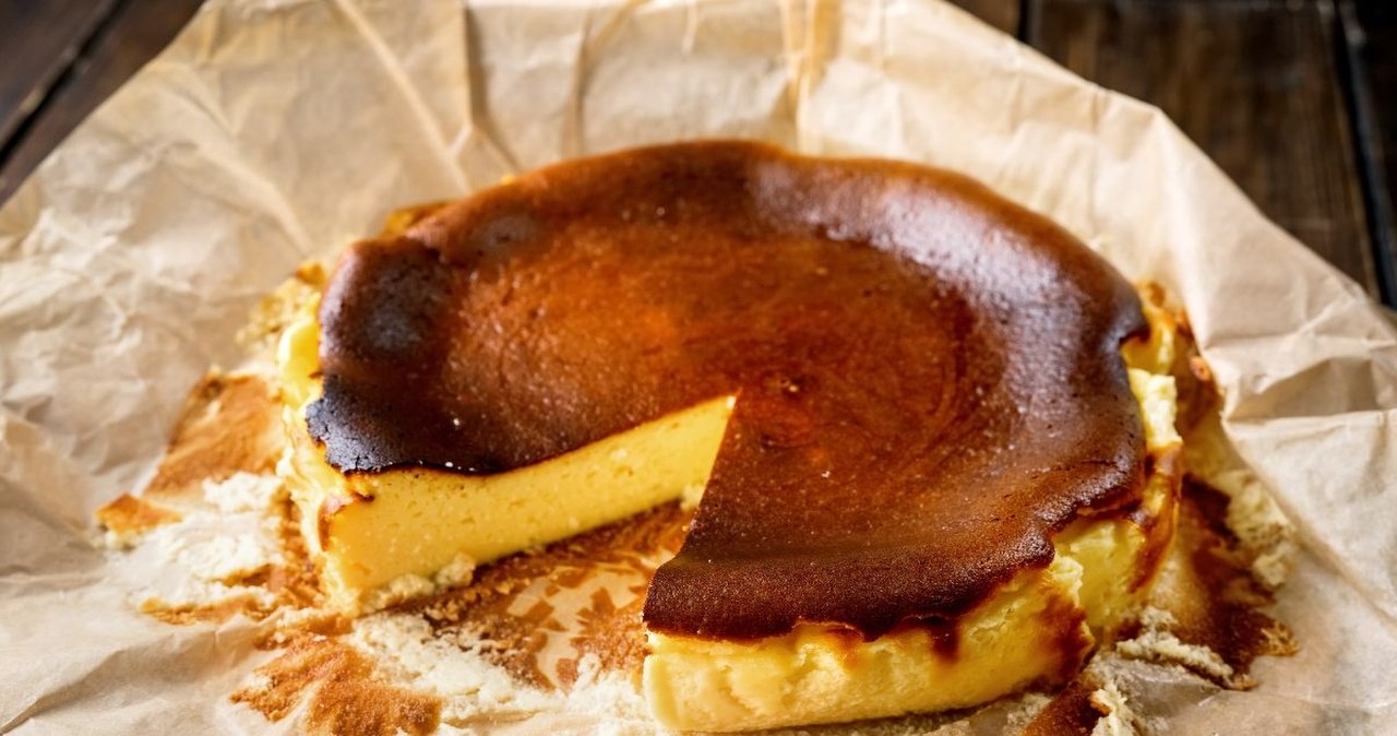 Sernik pęka podczas pieczenia? Ten trik uratował wiele wypieków