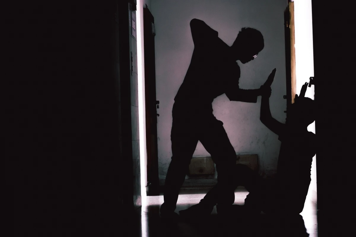 Do 8 lat więzienia grozi trzem młodym mężczyznom, którzy pobili 19-latka w Sanoku (woj. podkarpackie). To 17-latek oraz dwaj 20-latkowie. 