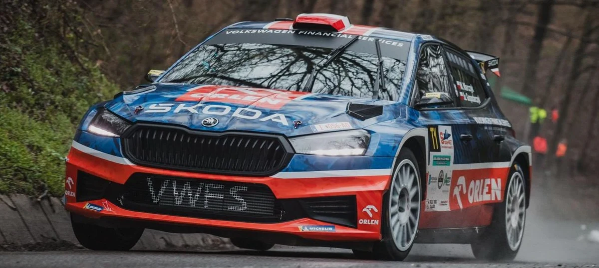 Już w nadchodzący weekend Miko Marczyk i Szymon Gospodarczyk oficjalnie rozpoczną sezon 2025. Załoga ORLEN Team jest już w hiszpańskich Pirenejach, gdzie wystartuje w Rallye La Llana. Występ ten ma na celu trening oraz odpowiednie przygotowanie do startu w Rajdzie Sierra Morena, inauguracyjnej rundzie sezonu Rajdowych Mistrzostw Europy.