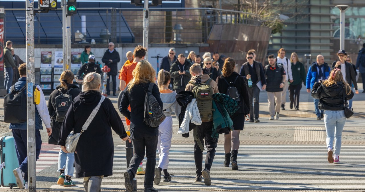 "Za każdy dzień opóźnienia 100 zł kary". Polacy wpadają w szpony lichwiarzy