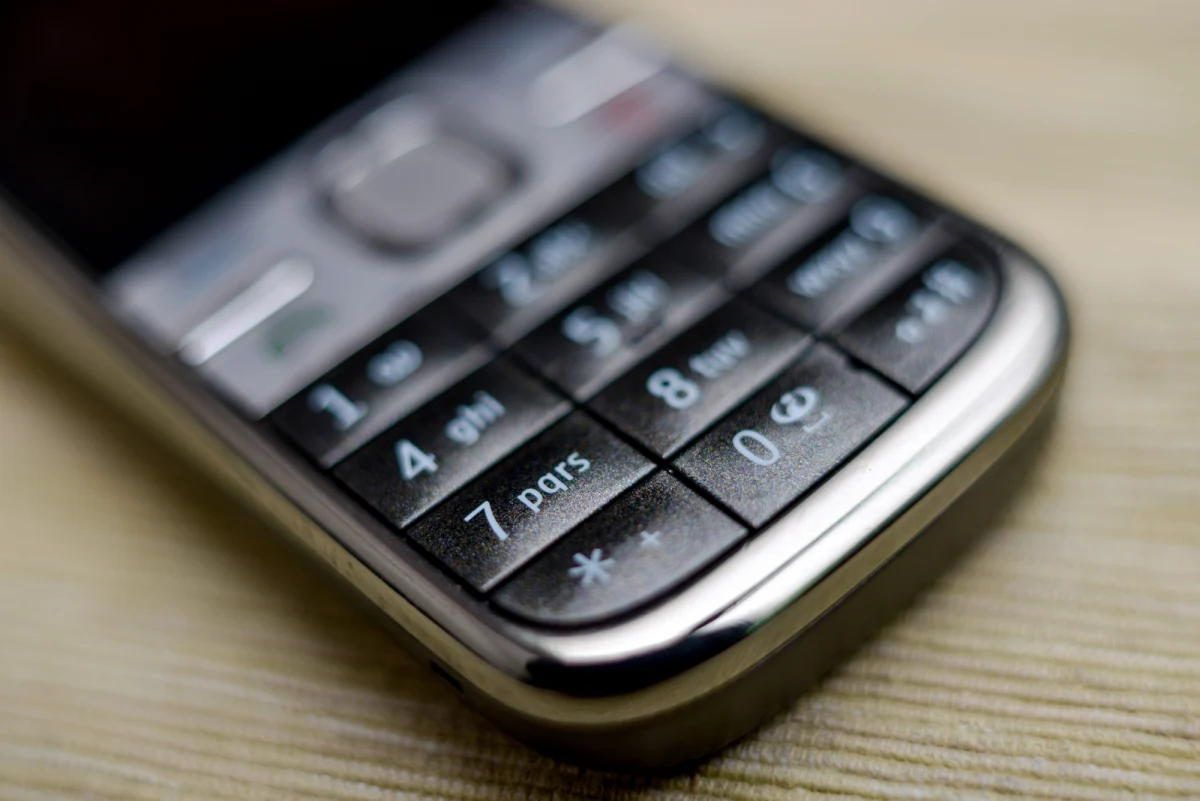 Realizacja programu Tarcza Wschód ma polepszyć wydajność sieci GSM na wschodzie i północy Polski - zapewnia ministerstwo obrony. W piątkowym komunikacie poinformowano, że zawarto już pierwsze kontrakty na budowę dodatkowych stacji bazowych nadawczo-odbiorczych (BTS) w rejonach przy granicy.