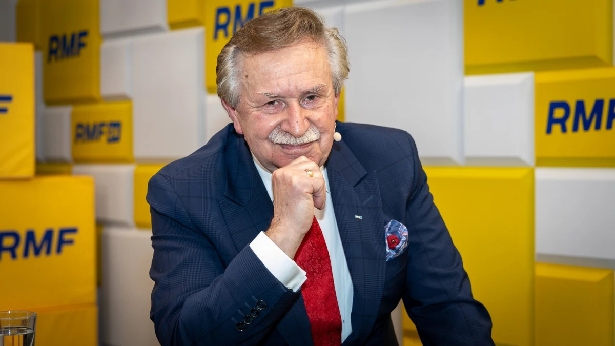 "Nie można wykluczyć, że ci żołnierze zginęli w tym ciągniku ewakuacyjnym pokaźnych rozmiarów i o dużej wadze: ponad 60 ton. Myśmy takich ciągników kupili ponad 30. To są ciągniki do ewakuacji m.in. czołgów Abrams. To takie jeżdżące warsztaty polowe. Siłą rzeczy, jeśli ten ciągnik znalazł się w przestrzeni zabagnionej, to jego utopienie nie nastąpiło gwałtownie. To był proces długotrwały, a więc załoga mogła się ewakuować i mogło im zabraknąć tlenu" - powiedział gen. Leon Komornicki, były zastępca szefa Sztabu Generalnego Wojska Polskiego, który był Gościem Krzysztofa Ziemca w RMF FM.