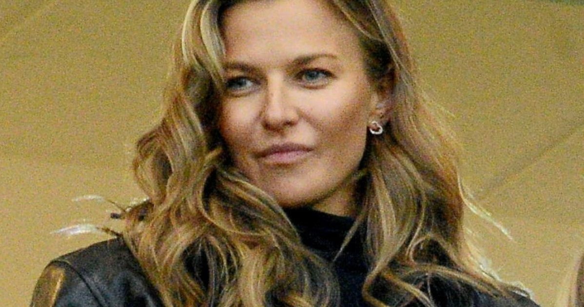Lewandowska nieoczekiwanie przyleciała do Polski. Jej tłumaczenia były dość mętne