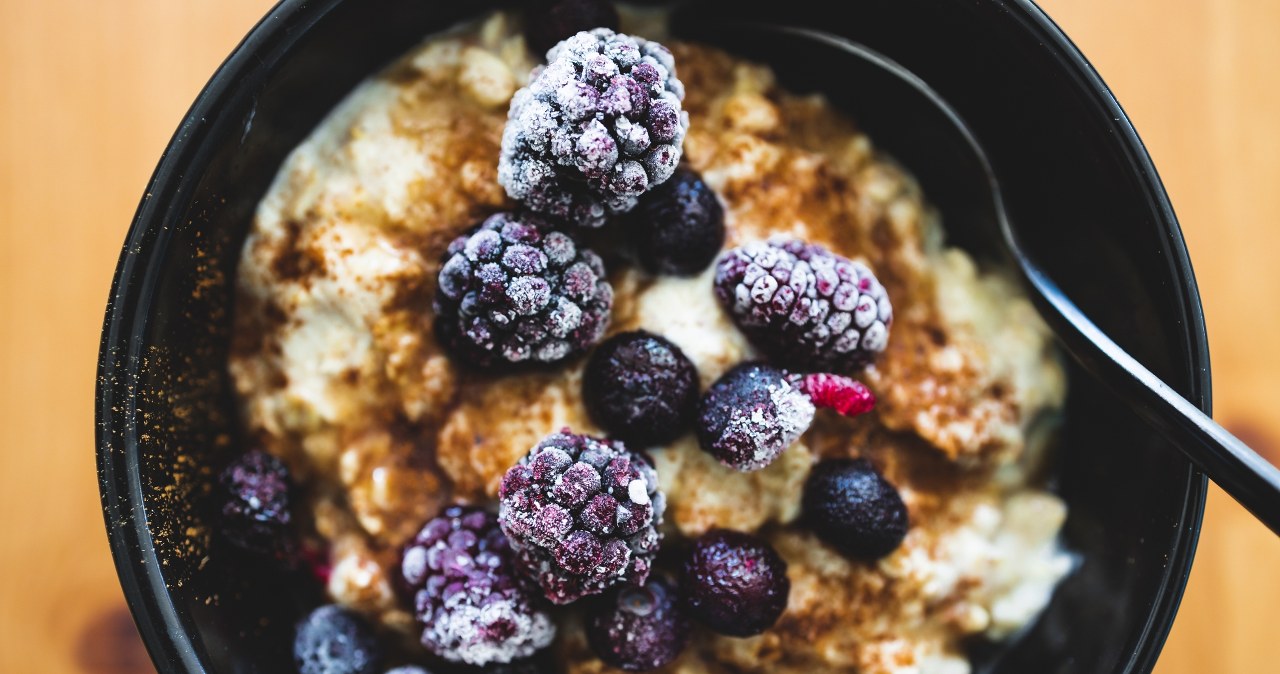 Dlaczego owsianka nie jest "najgorszym śniadaniem"? Dietetyk wyjaśnia