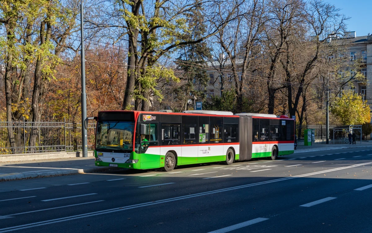 Ogłoszony został już nowy rozkład jazdy komunikacji miejskiej, który ma obowiązywać od 7 kwietnia. Zgodnie z zapowiedzią Zarządu Dróg i Transportu Miejskiego, na jedenastu liniach zwiększona zostanie częstotliwość kursów w dni powszednie.