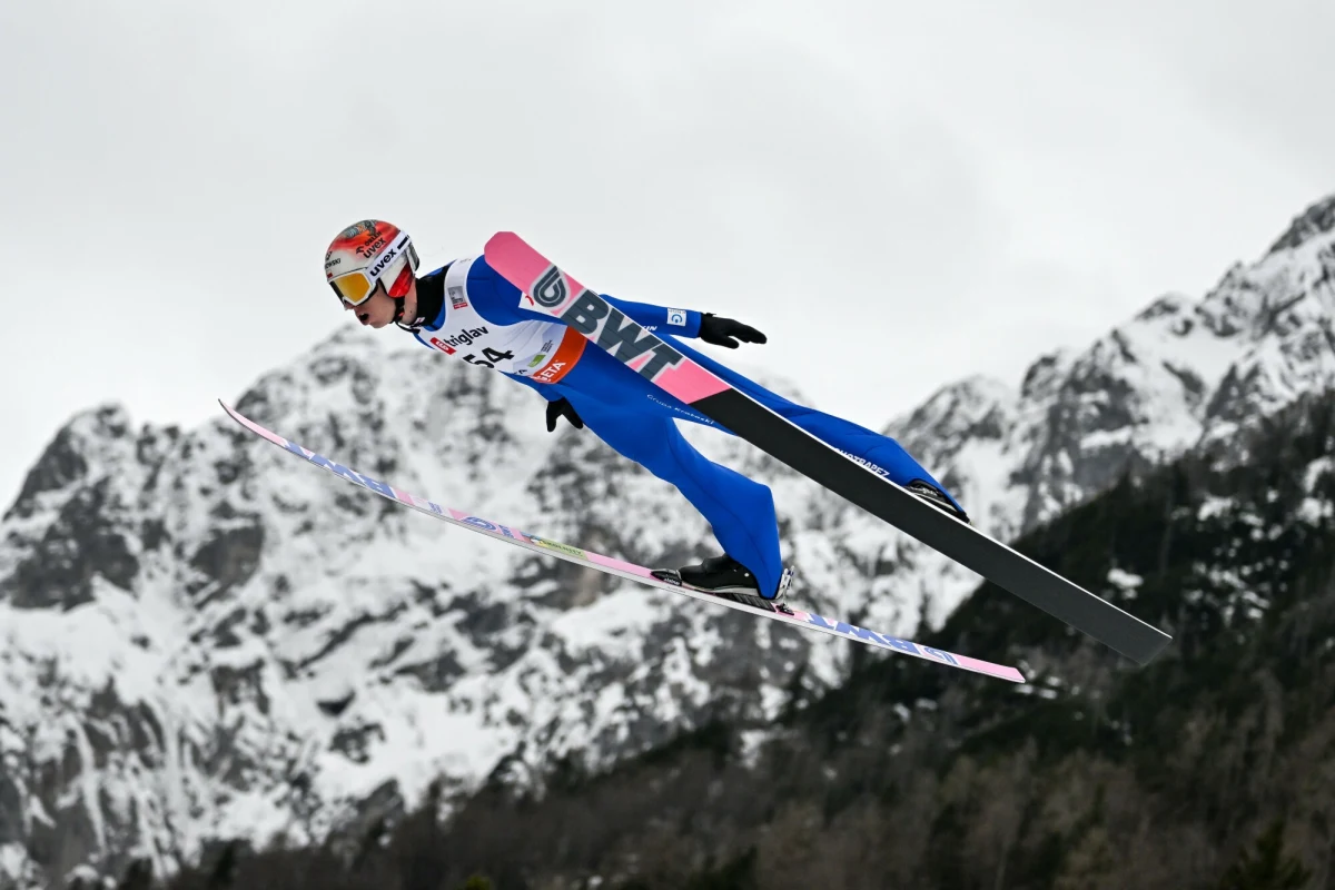 Nie spełniły się nadzieje polskich kibiców o dalekich lotach polskich skoczków w Planicy. W pierwszym z trzech konkursów na słoweńskim "mamucie" najlepszy Polak - Paweł Wąsek - wylądował na 11. miejscu. Konkurs wygrał Domen Prevc. Poznaliśmy też triumfatora Pucharu Świata. W sezonie 2024/2025 najlepszy okazał się Austriak Daniel Tschofenig.