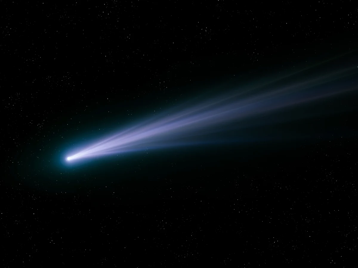 3 kwietnia mija dokładnie 100 lat od odkrycia komety C/1925 G1 (Orkisz). Rankiem tego dnia w 1925 roku na niebie podczas testowania nowej lunety wypatrzył ją krakowski astronom, pracownik Uniwersytetu Jagiellońskiego - Lucjan Orkisz. Jest to pierwsza kometa oficjalnie uznana za odkrytą przez Polaka i jej odkrycie powiązane jest z obserwatorium na górze Lubomir.