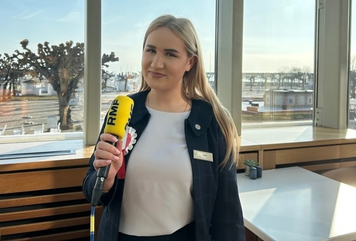 W konkursie na Najlepszego Recepcjonistę Świata, Polka - Julita Musiał, pracująca w sopockim hotelu przy słynnym Monciaku, zajęła trzecie miejsce. "Bardzo lubię ludzi i pracę z nimi. Wybrałam hotelarstwo, bo interesują mnie podróże i kontakt z innymi. Mimo że czasem bywa ciężko, największą satysfakcję daje mi uśmiech gościa, który wychodząc mówi: 'Dziękuję, pani Julito'. To mnie motywuje do dalszego działania" – opowiada w rozmowie z RMF FM Julita Musiał.