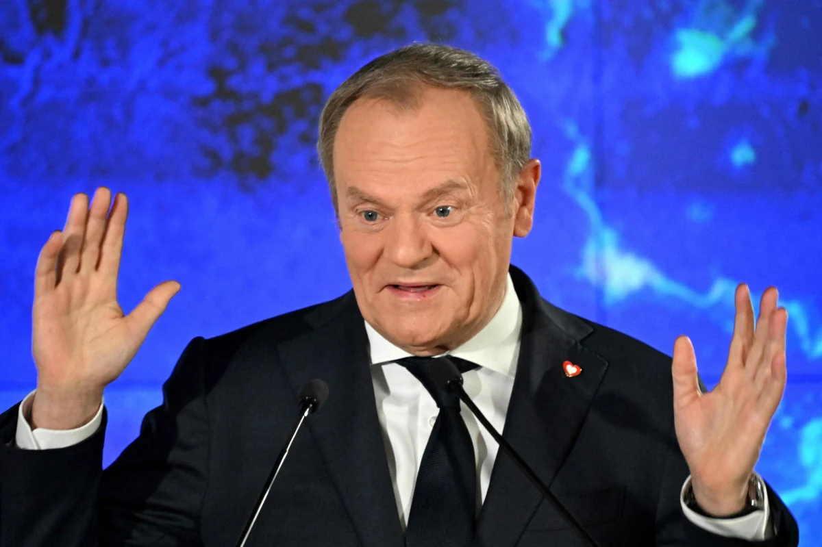 Przyzwyczajamy się, że polityka z korytarzy sejmowych przenosi się do mediów społecznościowych. Donald Tusk postanowił łagodnie zadrwić ze swojego politycznego nemesis i pokazał na platformie X zdjęcie książeczki dla dzieci, której tytuł prawdopodobnie nie wzbudzi entuzjazmu w Jarosławie Kaczyńskim.