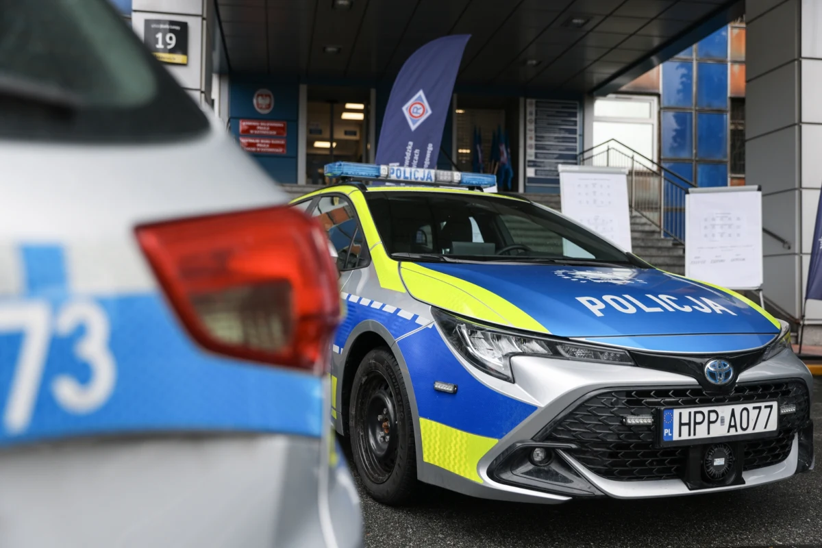 Policja zatrzymała 49-letniego mieszkańca Katowic, który w sobotę nad ranem zniszczył szklane drzwi i witrynę siedziby Wojewódzkiego Pogotowia Ratunkowego - poinformowała po południu katowicka policja. Mężczyźnie grozi do pięciu lat więzienia za zniszczenie mienia.