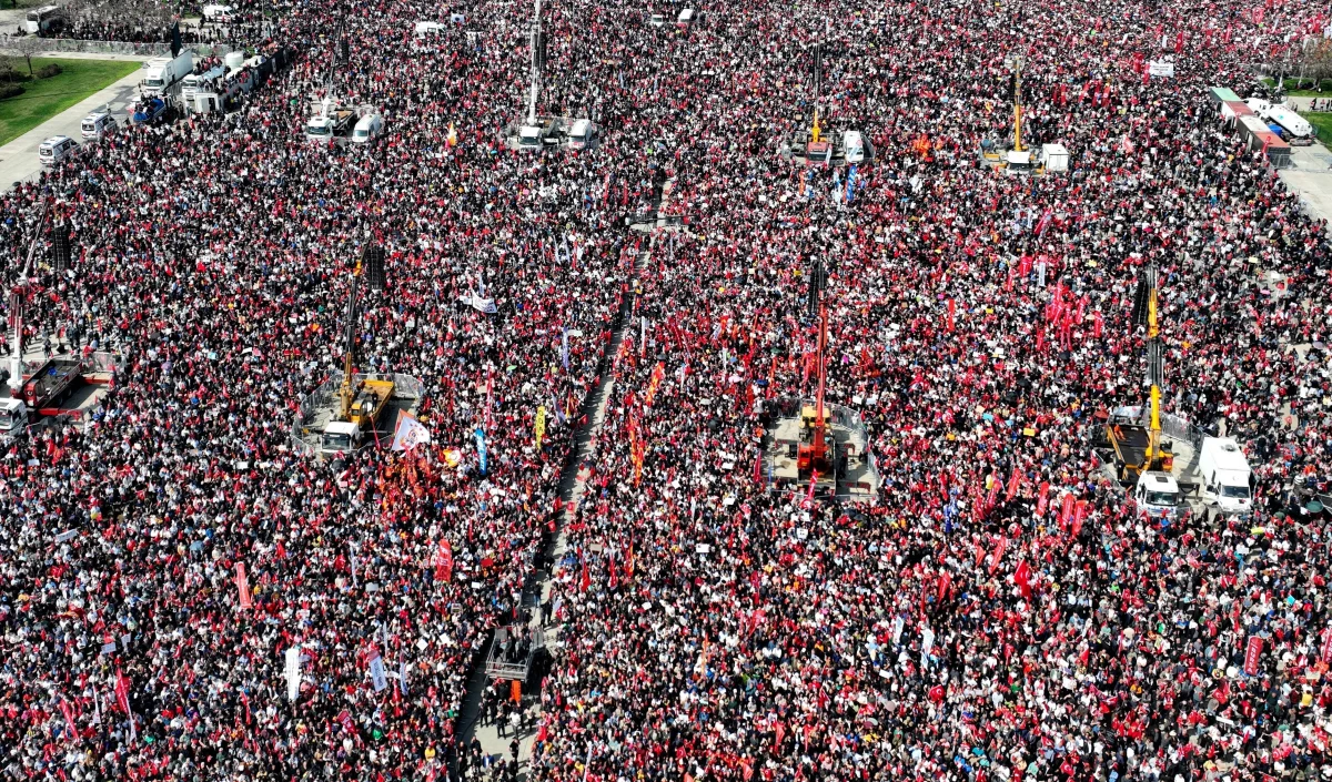 "Nie wydaje się, że w sytuacji kiedy Ekrem Imamoglu, największy kontrkandydat w potencjalnych wyborach prezydenckich, wiedząc, że będą mu wszyscy patrzyli na ręce, dopuściłby się jakiejkolwiek korupcji" – powiedziała na antenie Radia RMF24 dr Karolina Olszowska z Uniwersytetu Jagiellońskiego. Gość Andrzeja Kohuta w ten sposób skomentowała aresztowanie burmistrza Stambułu, które wywołało falę protestów. 
