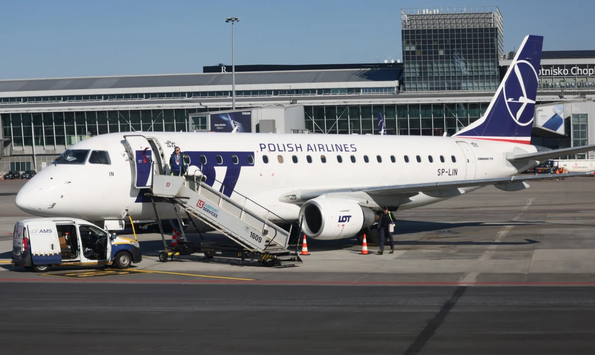 Jeden rejs z Warszawy do Brukseli i cztery rejsy powrotne zostały odwołane w poniedziałek, 31 marca. Powodem jest strajk generalny na lotnisku w Brukseli. PLL LOT są w kontakcie z pasażerami ws. zmian rezerwacji. 