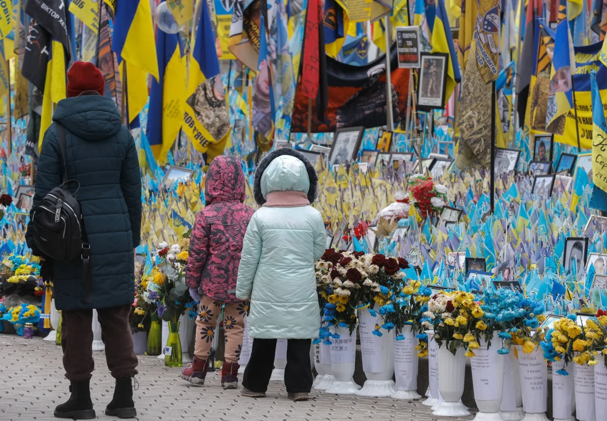 ​Rozmowy i negocjacje, proponowane i odrzucane warunki zawieszenia broni. Amerykańska inicjatywa i europejska koalicja krajów dobrej woli - wszystko to ma zmierzać do uzgodnienia pokoju w Ukrainie. Kraj ten trzeba będzie po wojnie odbudować. Ale jakie wyzwania staną przed ukraińskim społeczeństwem, które znowu znajdzie się w innej rzeczywistości? Nasz londyński korespondent Bogdan Frymorgen rozmawiał z dr. Rochem Duninem-Wąsowiczem z Uniwersytetu w Londynie, który prowadzi pod tym kątem badania w Ukrainie.