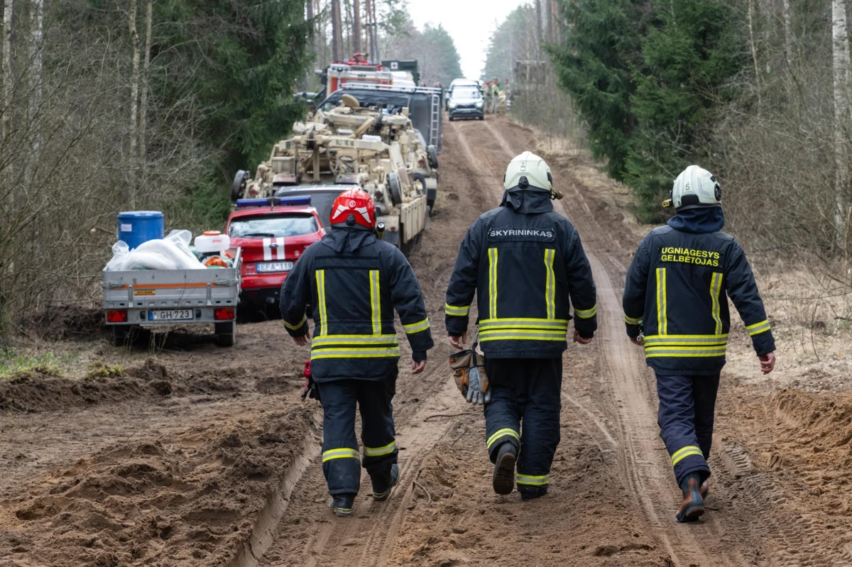 Niedziala to piąty dzień poszukiwań zaginionych amerykańskich żołnierzy oraz akcji wydobycia pojazdu opancerzonego Herkules z błotnistego terenu na poligonie w litewskim Podbrodziu. W wileńskiej katedrze zostanie dziś odprawiona msza w intencji zaginionych. Na miejscu wciąż działają polscy żołnierze z 16. Pułku Saperów z Orzysza. "Teraz nie ma mowy o żadnym dodatkowym sprzęcie, który ma być wysłany z Polski" - usłyszał reporter RMF FM.