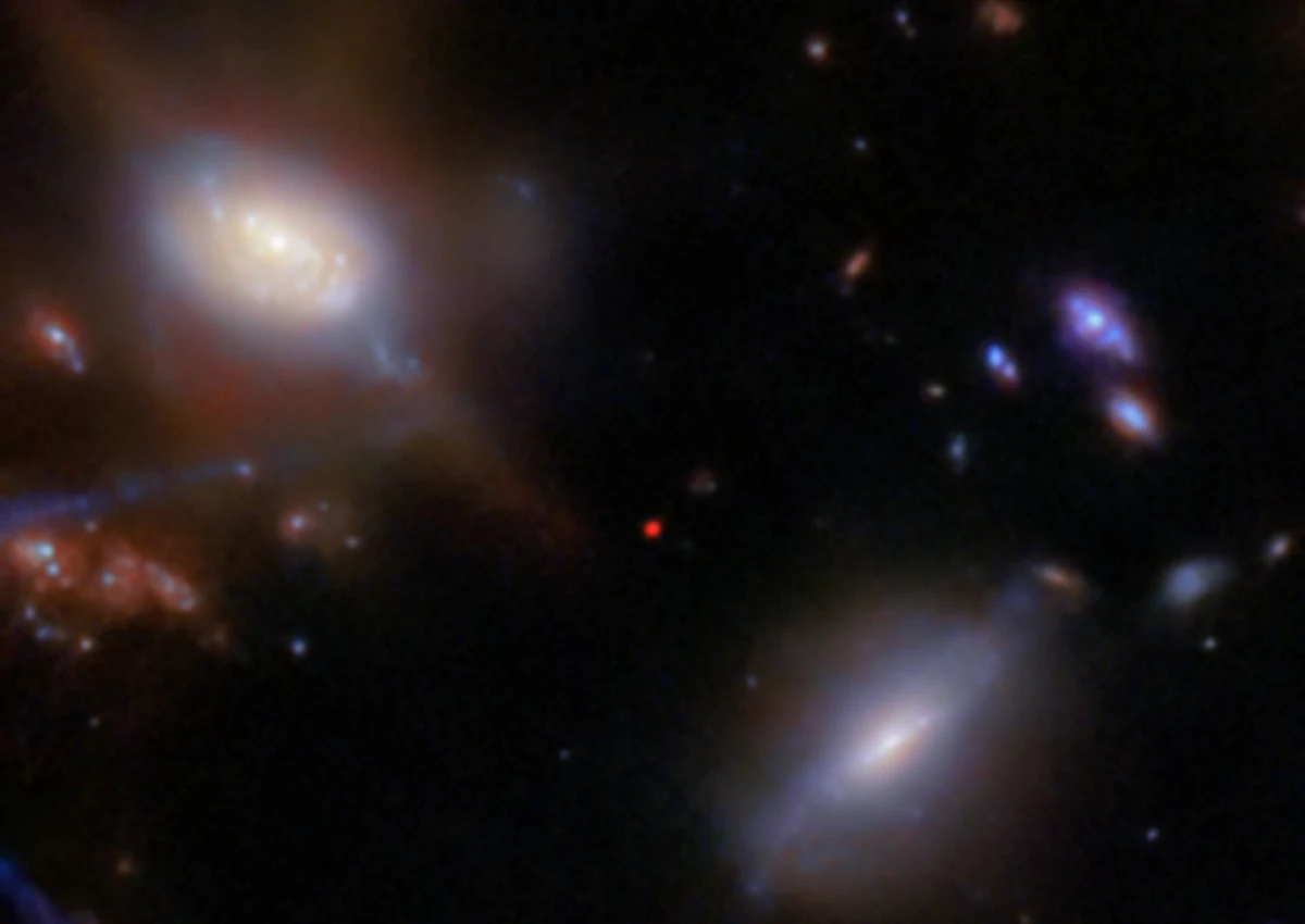 Kosmiczny Teleskop Jamesa Webba wykrył niespodziewane promieniowanie wodoru, pochodzące z galaktyki obecnej we wczesnym wszechświecie. Dzięki temu odkryciu uda się zrozumieć wczesny wszechświat. 