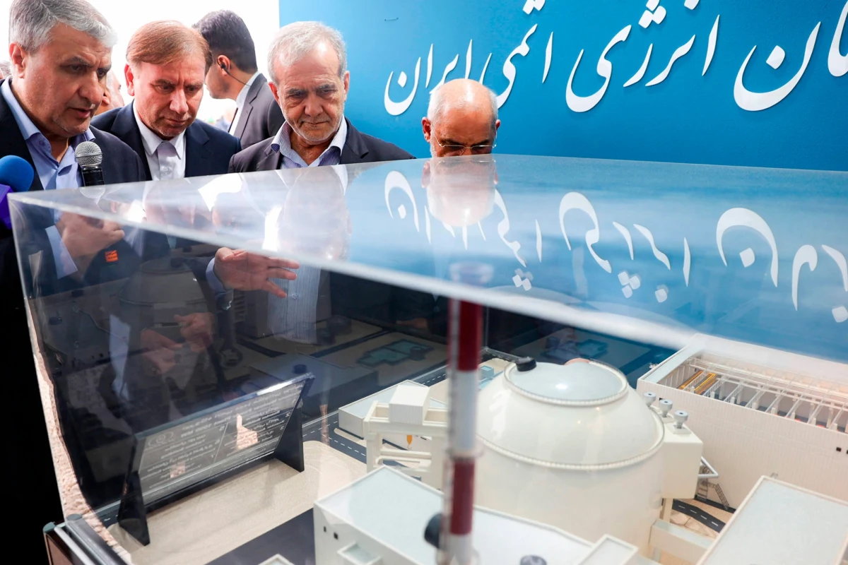 Iran odrzucił bezpośrednie negocjacje ze Stanami Zjednoczonymi na temat swojego programu nuklearnego. W niedzielę poinformował o tym irański prezydent Masud Pezeszkian. Polityk zareagował tym samym na list prezydenta USA Donalda Trumpa.