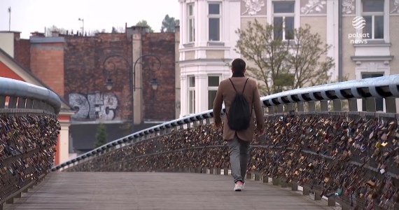 "Wydarzenia": Przetopią kłódki. W Krakowie powstanie ławka zakochanych