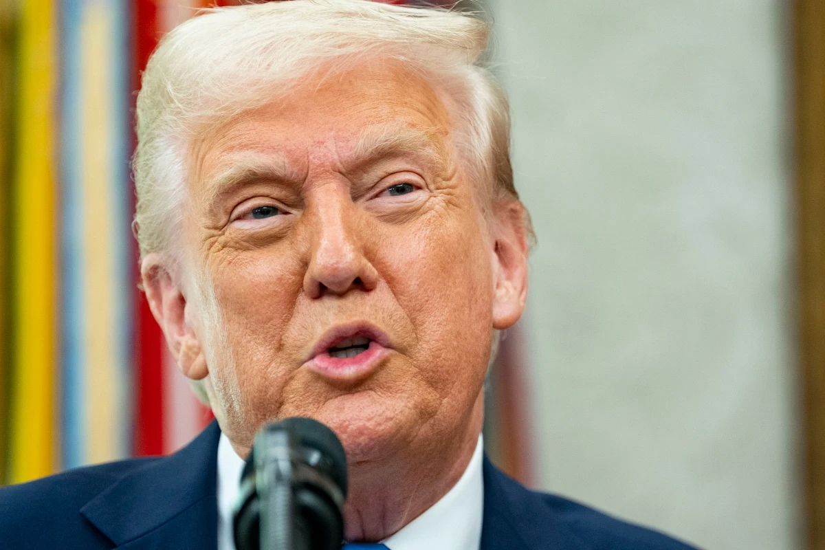 Prezydent USA Donald Trump podzielił się swoimi przemyśleniami na temat trwających negocjacji pokojowych. Wyraził on swoje zaniepokojenie postawą prezydenta Ukrainy, Wołodymyra Zełenskiego, który - według słów Trumpa - próbuje wycofać się z umowy surowcowej z USA, co może go narazić na "wielkie problemy".