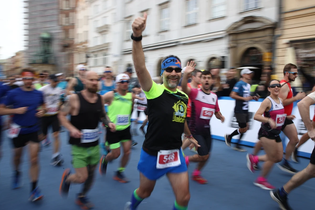 8000 osób z całego świata stanie na starcie 22. TAURON Cracovia Maratonu. Jedno z największych wydarzeń sportowych w Polsce już w najbliższą niedzielę. Ale nie samym dystansem 42,195 km żyć będzie stolica Małopolski. Dzień przed główną rywalizacją odbędzie się sporo innych wydarzeń.