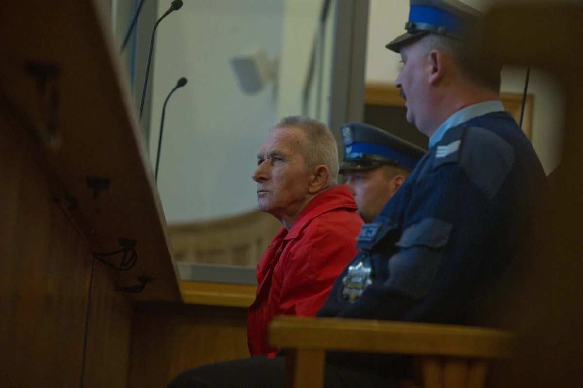 Ryszard Cyba, skazany za zabójstwo działacza PiS Marka Rosiaka, nie może odbywać kary w zakładzie karnym. Po badaniu sądowo-psychiatrycznym mężczyzna 18 marca został przewieziony do placówki leczniczej - poinformowała we wtorek Służba Więzienna.