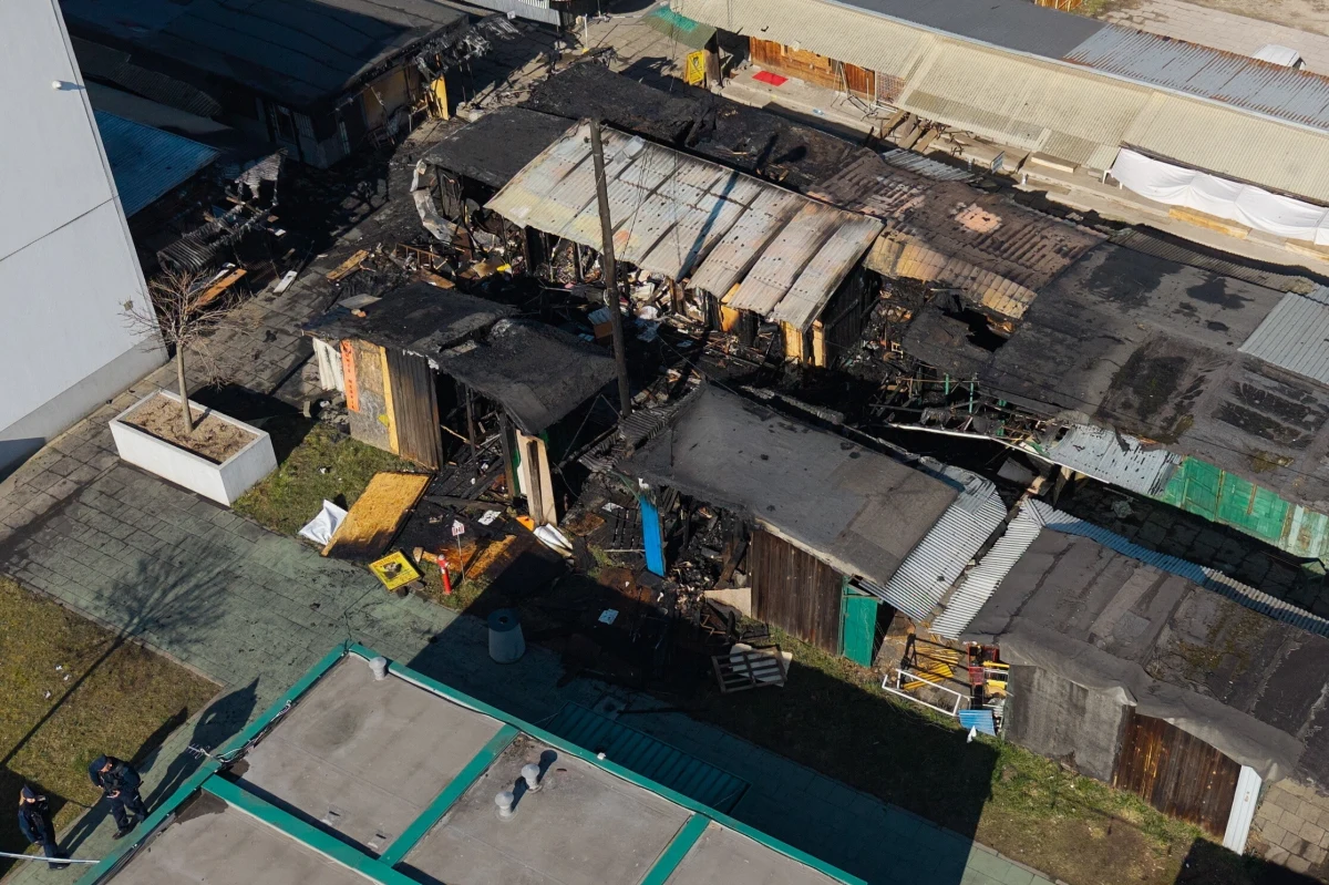 Nie ma powodów, by twierdzić, że ktoś przyczynił się do pożaru bazaru Różyckiego w Warszawie przed dwoma tygodniami. Takie są wstępne ustalenia praskiej prokuratury - dowiedział się reporter RMF FM.