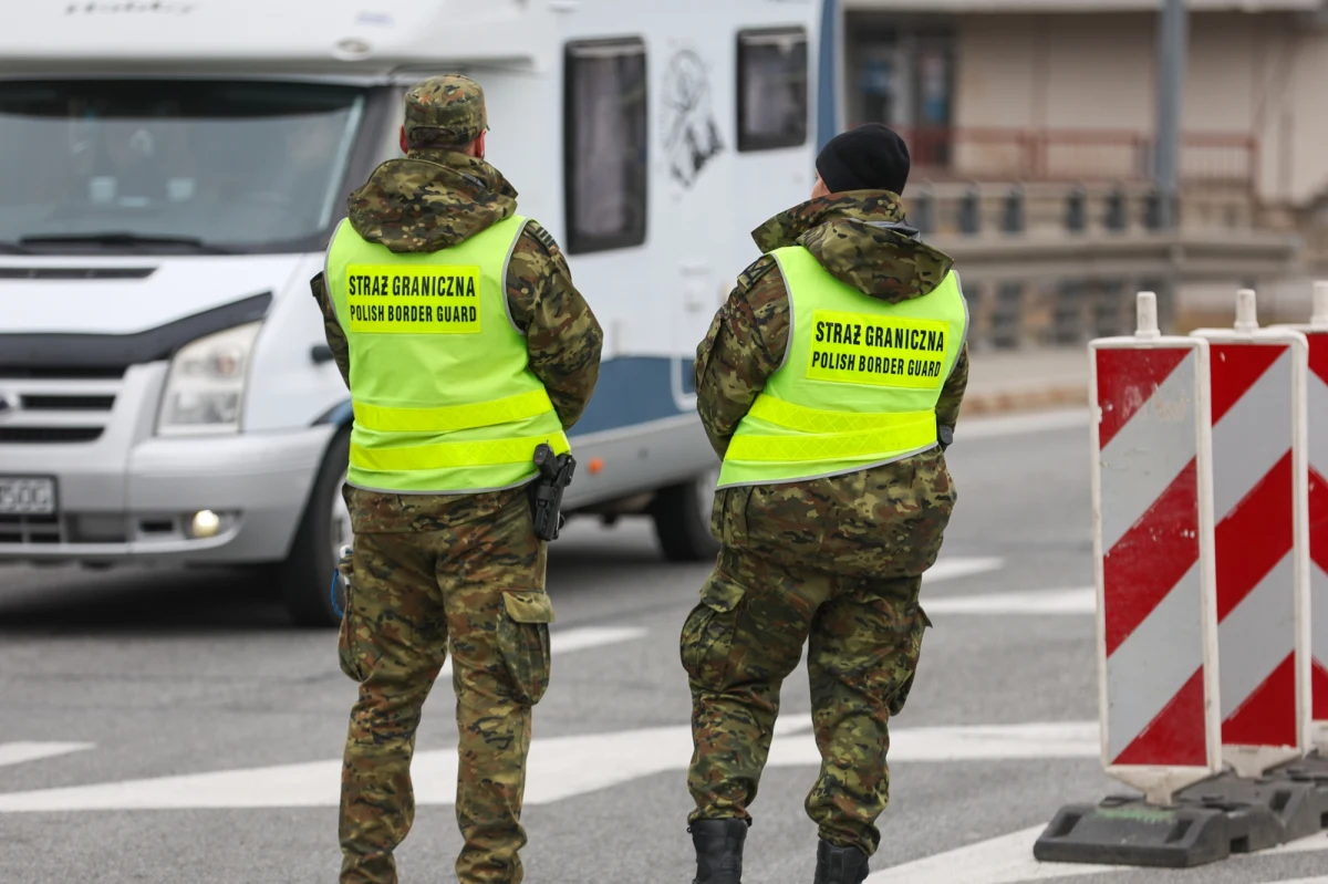Premier Donald Tusk zapowiedział zintensyfikowane kontrole na granicach ze Słowacją, Czechami i Niemcami. Działania te mają ochronić Polskę przed przedostaniem się do naszego kraju pryszczycy – groźnej choroby występującej wśród zwierząt.