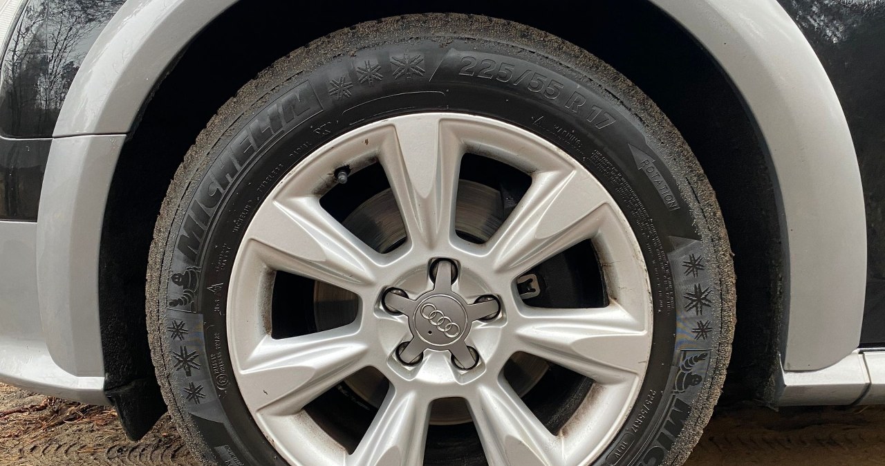 Ten kod na oponie jest ważny. Kierowcy powinni sprawdzać go systematycznie