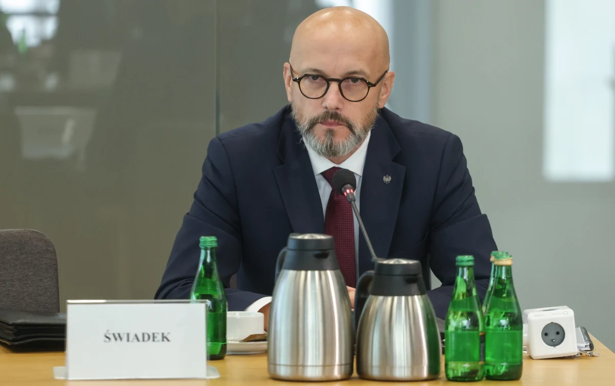 Andrzej Stróżny ponownie nie stawił się na posiedzeniu sejmowej komisji śledczej ds. Pegasusa. W związku z tym członkowie komisji śledczej w głosowaniu zdecydowali, że zwrócą się do sądu z wnioskiem o ukaranie byłego szefa CBA grzywną w wysokości 3 tys. zł. Postanowiono też o jego zatrzymaniu i doprowadzeniu go na przesłuchanie.