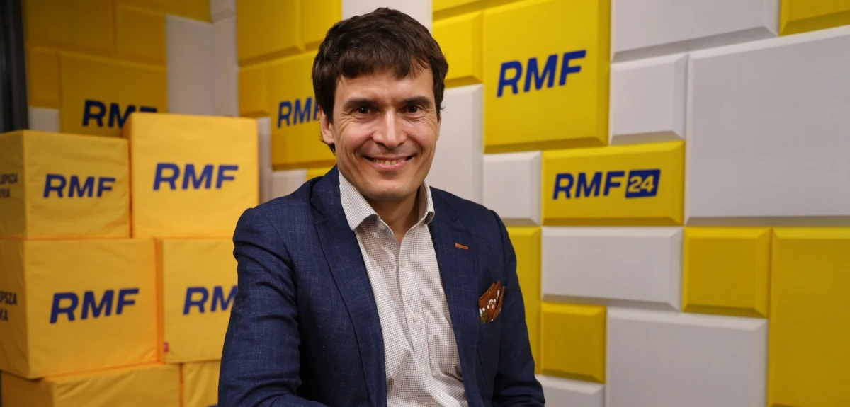 "Środowisko naukowe ma ciągle ogromne nadzieje, być może złudne. Nie powiedziałbym, że jesteśmy rozczarowani, natomiast jesteśmy już nieco zaniepokojeni" - powiedział w Popołudniowej rozmowie w RMF FM prof. Dariusz Jemielniak, wiceprezes PAN, zapytany o to, czy środowisko naukowe jest rozczarowane działaniami rządu po 15 października 2023 r. W rozmowie nie zabrakło m.in. pytań o postępy w dziedzinie sztucznej inteligencji, rozwoju technologicznego i wpływu tych dziedzin na nasze życie. "Elon Musk i Donald Trump są dla siebie stworzeni" - dodał gość Piotra Salaka. 