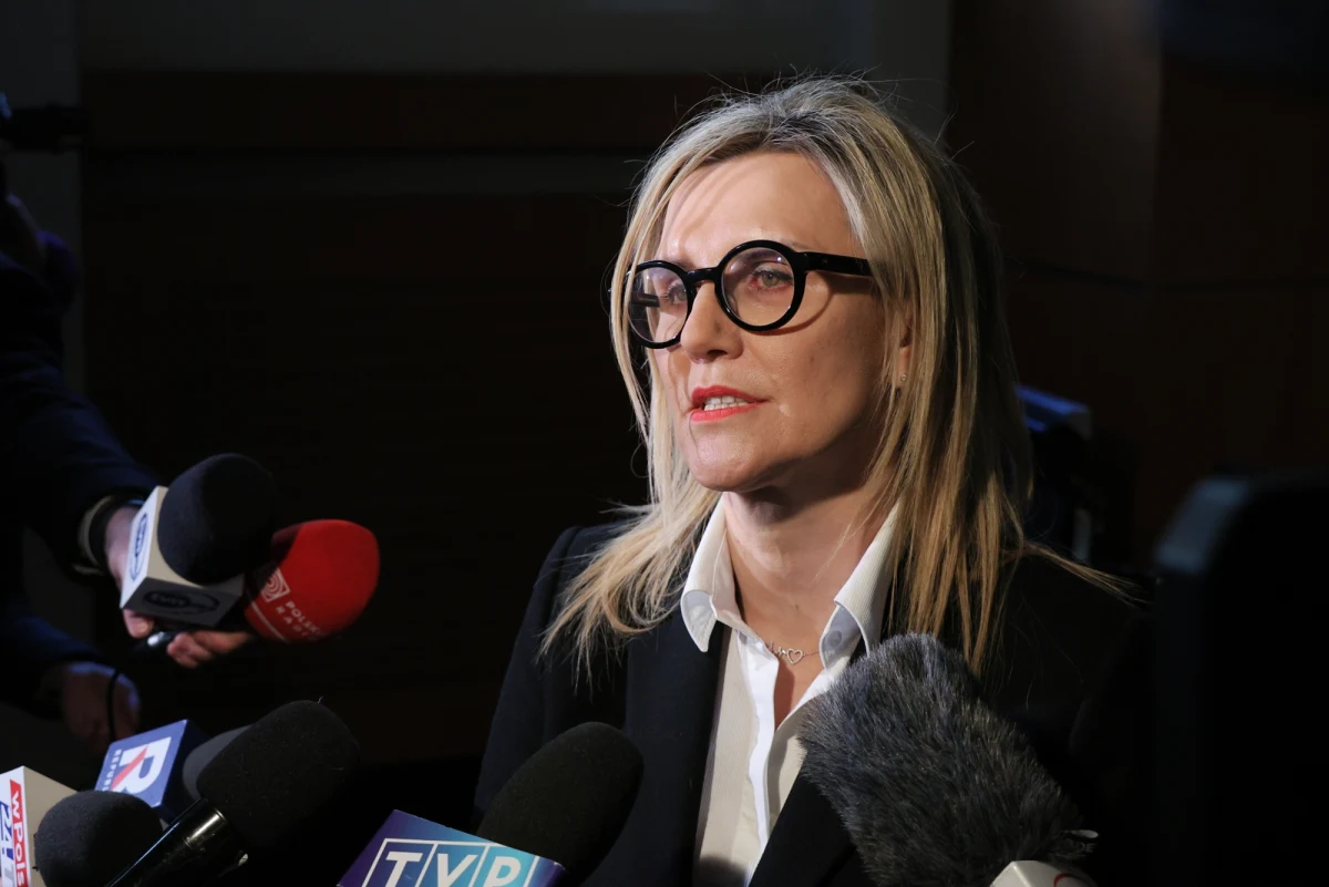 Zawiadomienie prok. Ewy Wrzosek ws. ujawnienia jej danych osobowych zostało przekazane do Prokuratury Okręgowej w Tarnowie - poinformował we wtorek prok. Janusz Kowalski, rzecznik Prokuratury Regionalnej w Krakowie, do której wcześniej skierowano to zawiadomienie. Sprawa ma związek ze śmiercią Barbary Skrzypek - wieloletniej współpracowniczki prezesa PiS Jarosława Kaczyńskiego, którą przesłuchiwała Ewa Wrzosek.