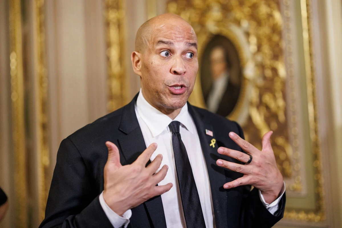 Cory Booker pobił rekord w długości przemówienia w Senacie USA. Wystąpienie senatora demokratów przeciwko polityce prezydenta Donalda Trumpa trwało 25 godzin i 5 minut.