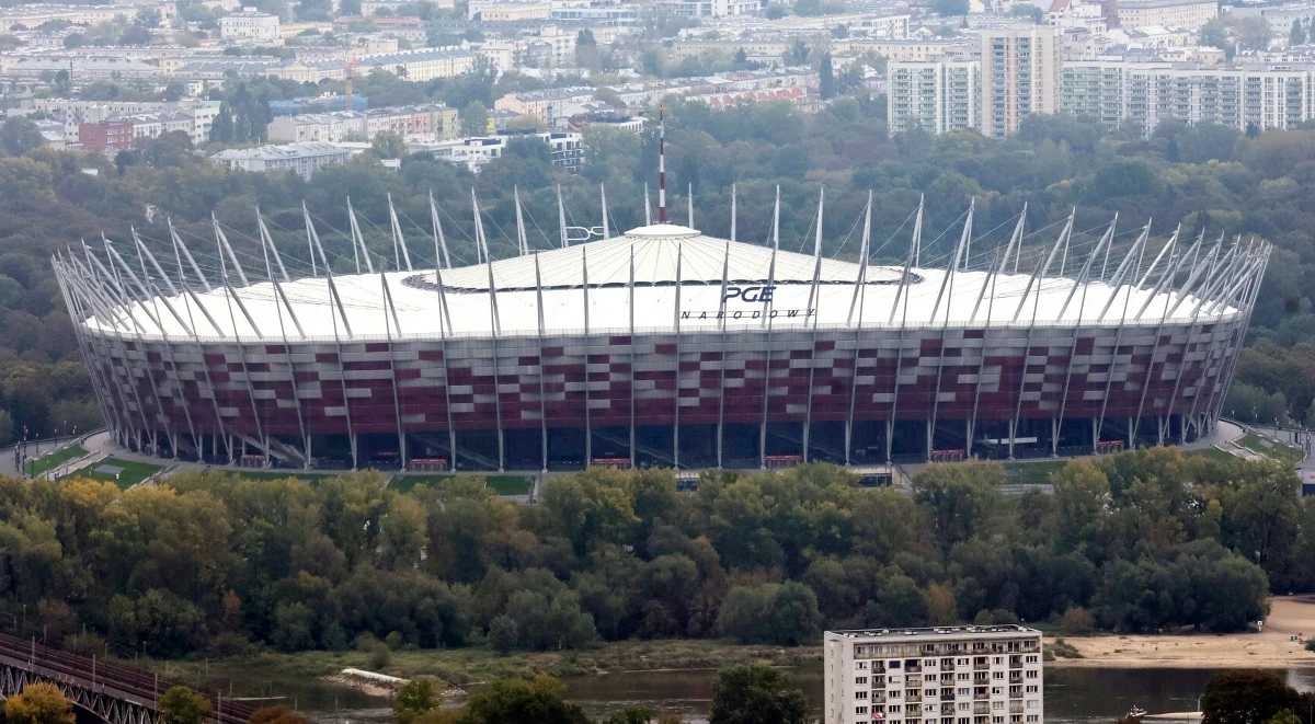 O Superpuchar Polski 2024 zagrają w środę wieczorem w stolicy Jagiellonia Białystok i Wisła Kraków. W okolicy stadionu trzeba spodziewać się utrudnień w ruchu. Pierwszy gwizdek na spotkaniu mistrza Polski oraz zdobywcy Pucharu Polski usłyszymy o godz. 21. Policja może podjąć decyzję o zamknięciu niektórych ulic i mostu Poniatowskiego.