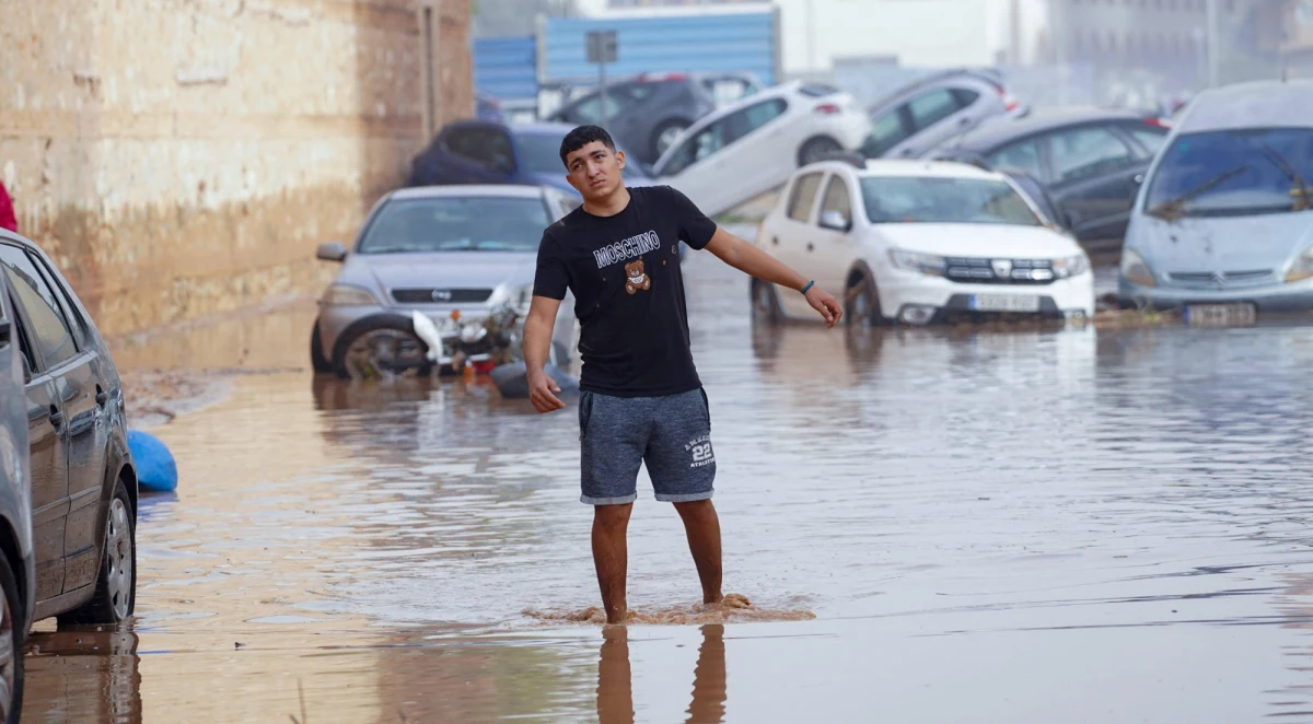 Przed katastrofalnymi powodziami ostrzega Krajowa Służba Pogodowa (NWS) w USA. Synoptycy alarmują, że opady deszczu mogą doprowadzić do "powodzi występujących raz na pokolenie". Wszystko przez napływ wilgotnego powietrza znad Zatoki Meksykańskiej w kierunku dolin rzek Missisipi i Ohio. W częściach Kansas, Oklahomy i Teksasu obowiązują ostrzeżenia przed tornadami.