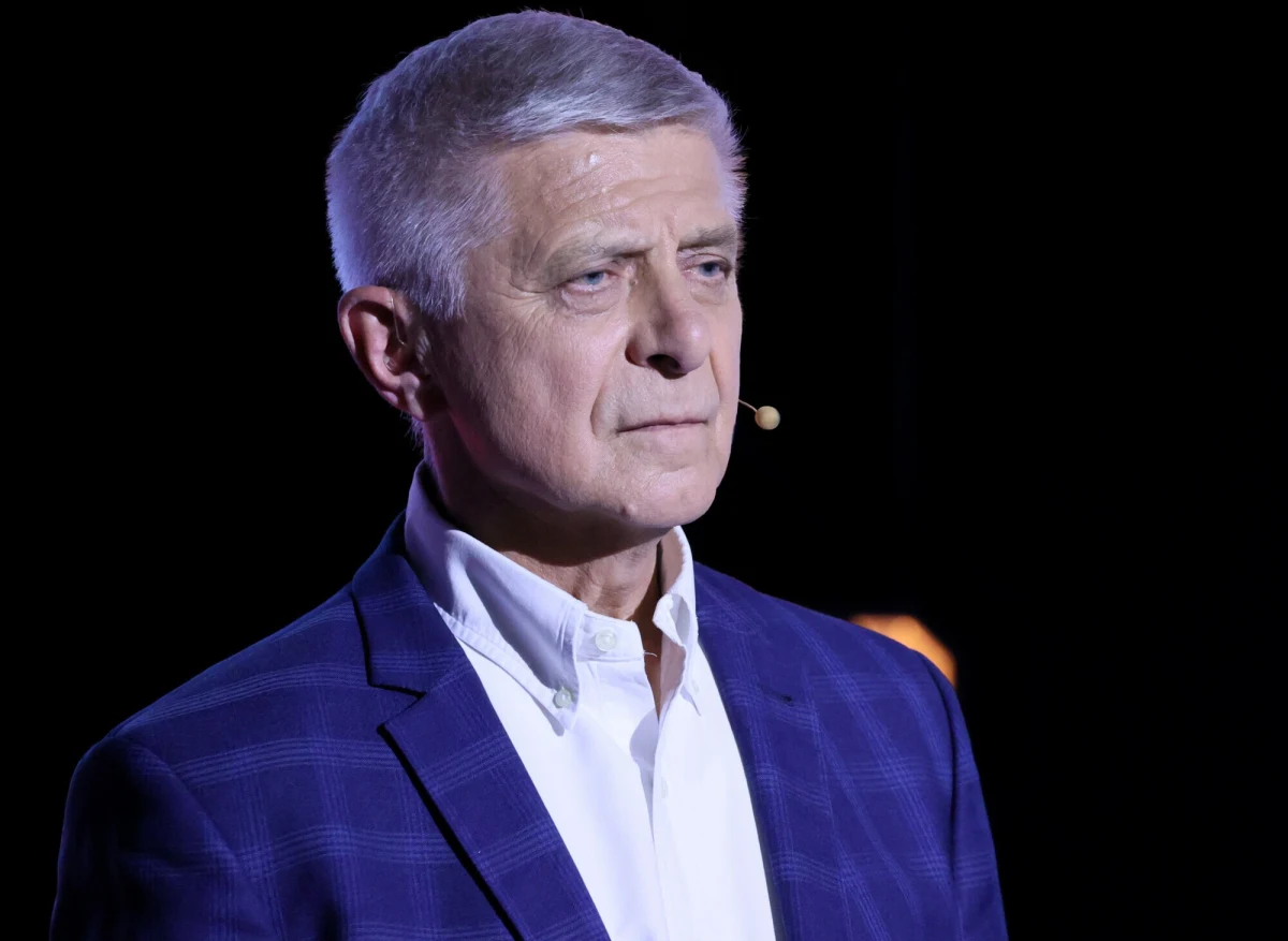 "Żadnej myśli ekonomicznej tutaj nie ma. To jest dziwna sytuacja" - mówił w Rozmowie o 7:00 w Radiu RMF24 Marek Belka - były premier i były prezes Narodowego Banku Polskiego, komentując cła na towary z całego świata wprowadzone przez prezydenta USA Donalda Trumpa. "Nie wiem, kto mu doradza. Tam nie może być jednego ekonomisty w tym gronie" - dodał. 