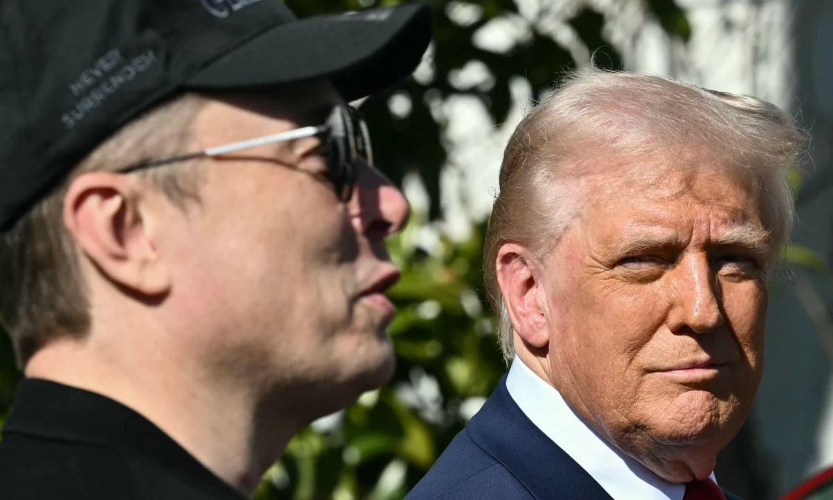 Elon Musk wkrótce przestanie pełnić obowiązki związane z administracją Stanów Zjednoczonych - donosi Politico. O decyzji poinformował Donald Trump swoich najbliższych współpracowników. Podobno Musk i Trump doszli w tej sprawie do porozumienia, bo miliarder musi wrócić do swoich codziennych obowiązków. Nieoficjalnie mówi się jednak, że właściciel Tesli stanowi coraz większe polityczne wyzwanie dla prezydenta USA.