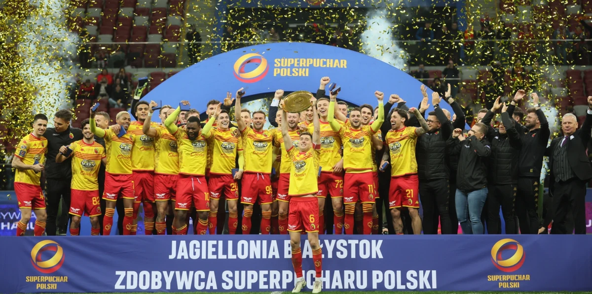 Jagiellonia Białystok pokonała Wisłę Kraków 1:0 w meczu o Superpuchar Polski. Jedyną bramkę zdobył Hiszpan Miguel Villar Alonso. Mecz był wielokrotnie przekładany.