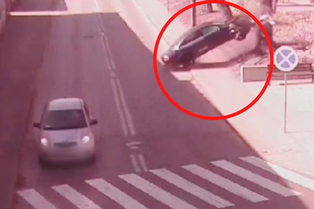 2500 złotych mandatu - taka kara spotkała młodego kierowcę, który doprowadził do niebezpiecznej sytuacji w Rykach na Lubelszczyźnie. Auto prowadzone przez 19-latka wypadło z drogi i zatrzymało się na drzewie. 