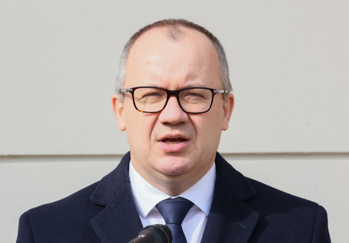Minister sprawiedliwości Adam Bodnar zapowiedział konsekwencje personalne oraz reformy systemowe w związku ze sprawą Ryszarda Cyby, o którym w ostatnich dniach znów zrobiło się głośno. Mężczyzna skazany za zabójstwo działacza PiS Marka Rosiaka został zwolniony z więzienia ze względu na stan zdrowia, co wywołało falę pytań o funkcjonowanie instytucji odpowiedzialnych za tę decyzję.