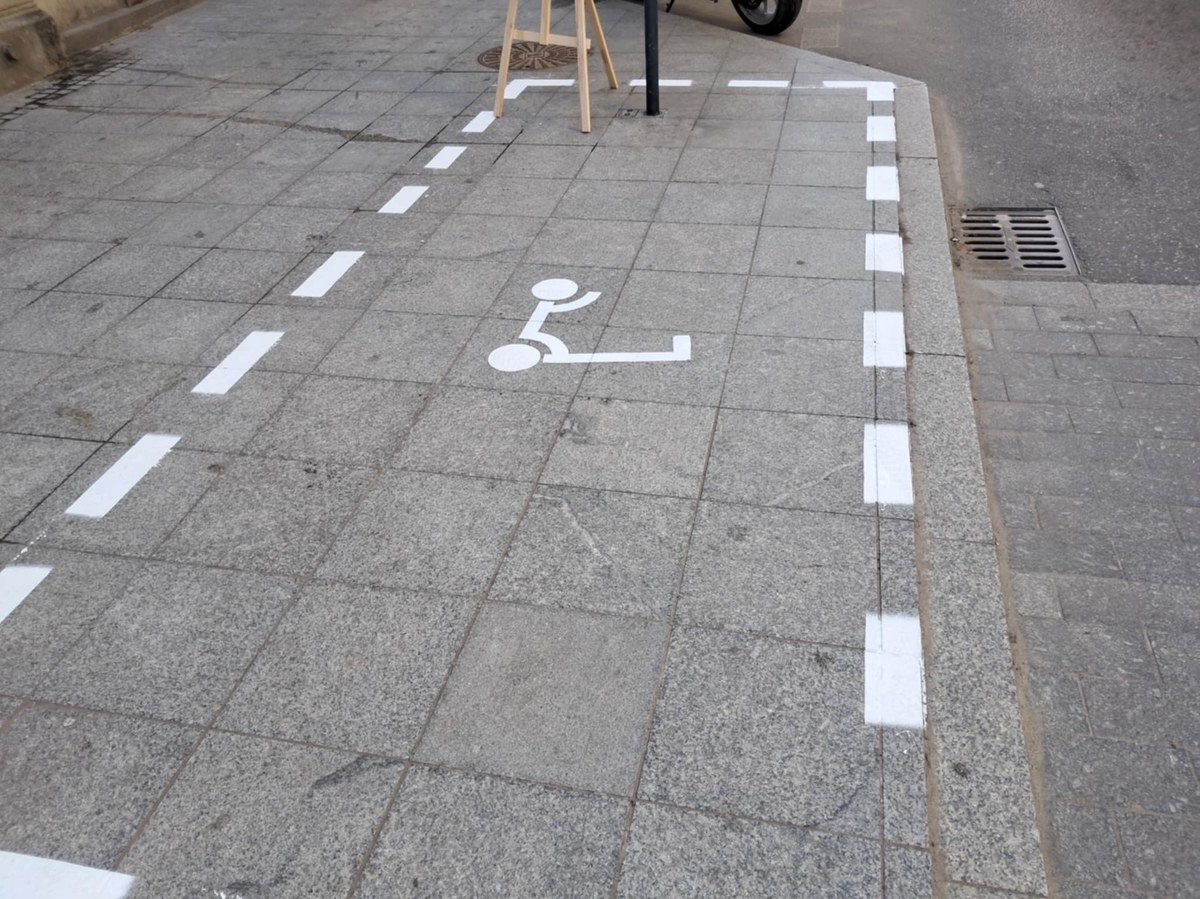 Miejsca parkingowe dla hulajnóg w Łodzi. Czy to zadziała?
