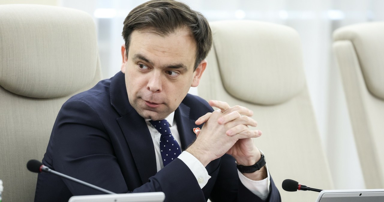 Minister finansów pokazał zawartość portfela. Tyle nosi przy sobie gotówki