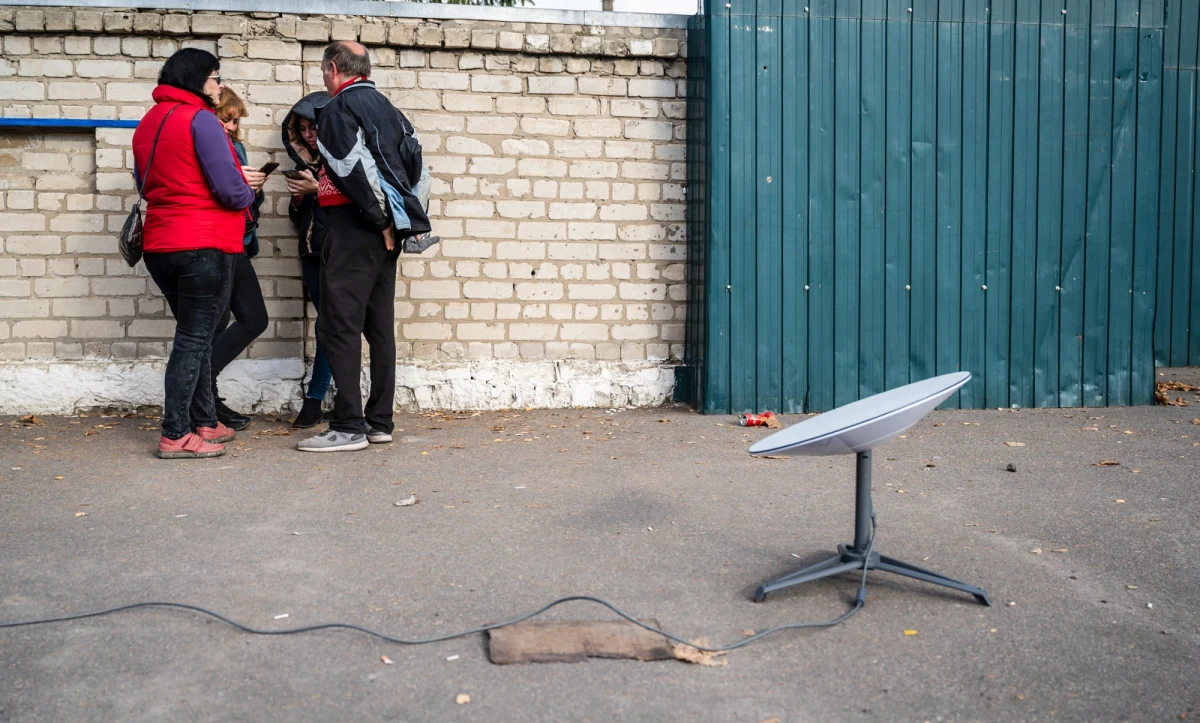 ​Warszawa przekazała Kijowowi kolejnych 5 tys. terminali Starlink Enterprise. Ukraiński resort transformacji cyfrowej, który poinformował o dostawie, zaznaczył, że nasz kraj dostarczył już 29,5 tys. tych systemów - najwięcej ze wszystkich darczyńców.